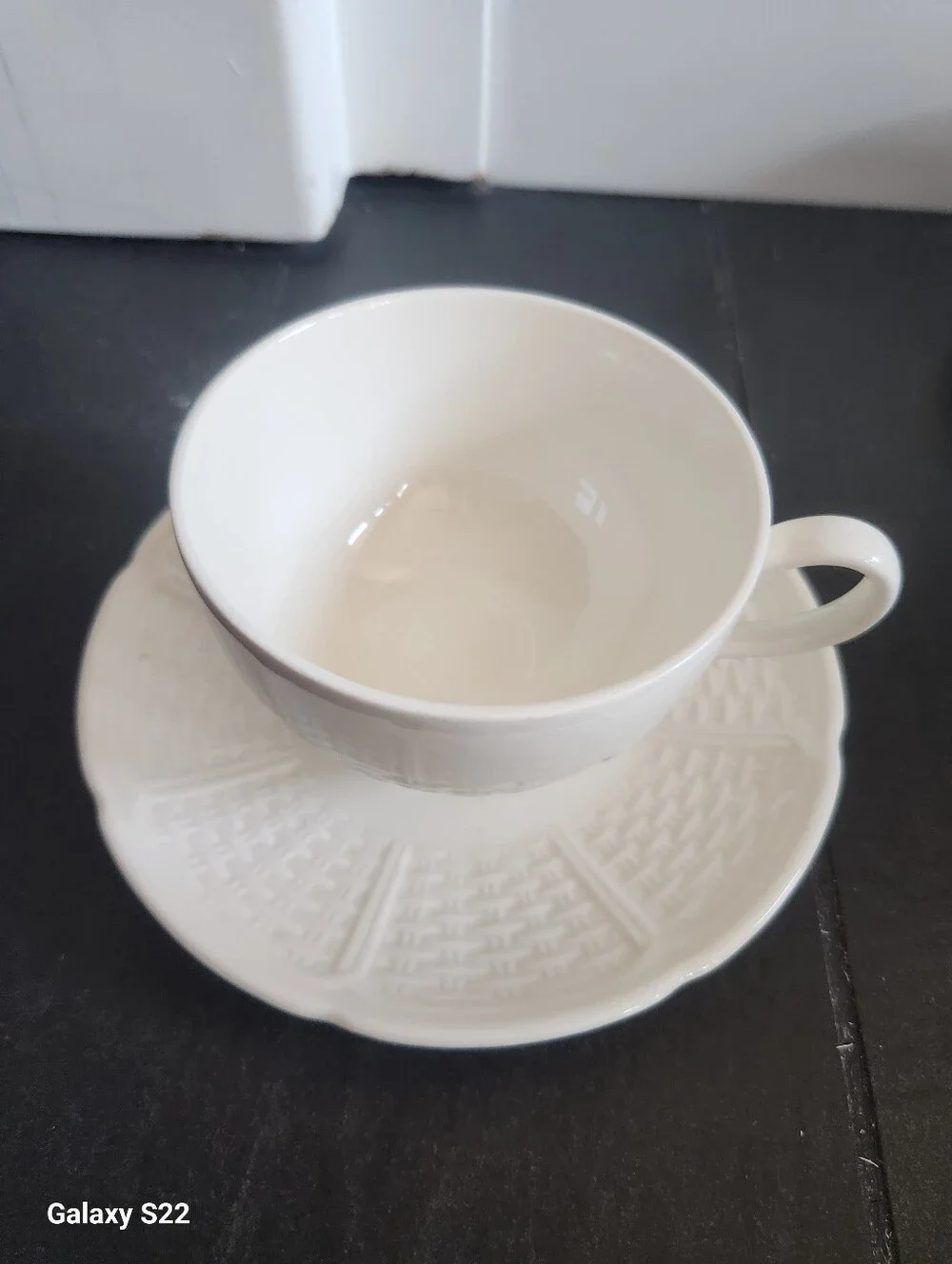 Wedgewood Willow Weave Classic White PorcelainTea Cup and Saucer Set - 4 Pc